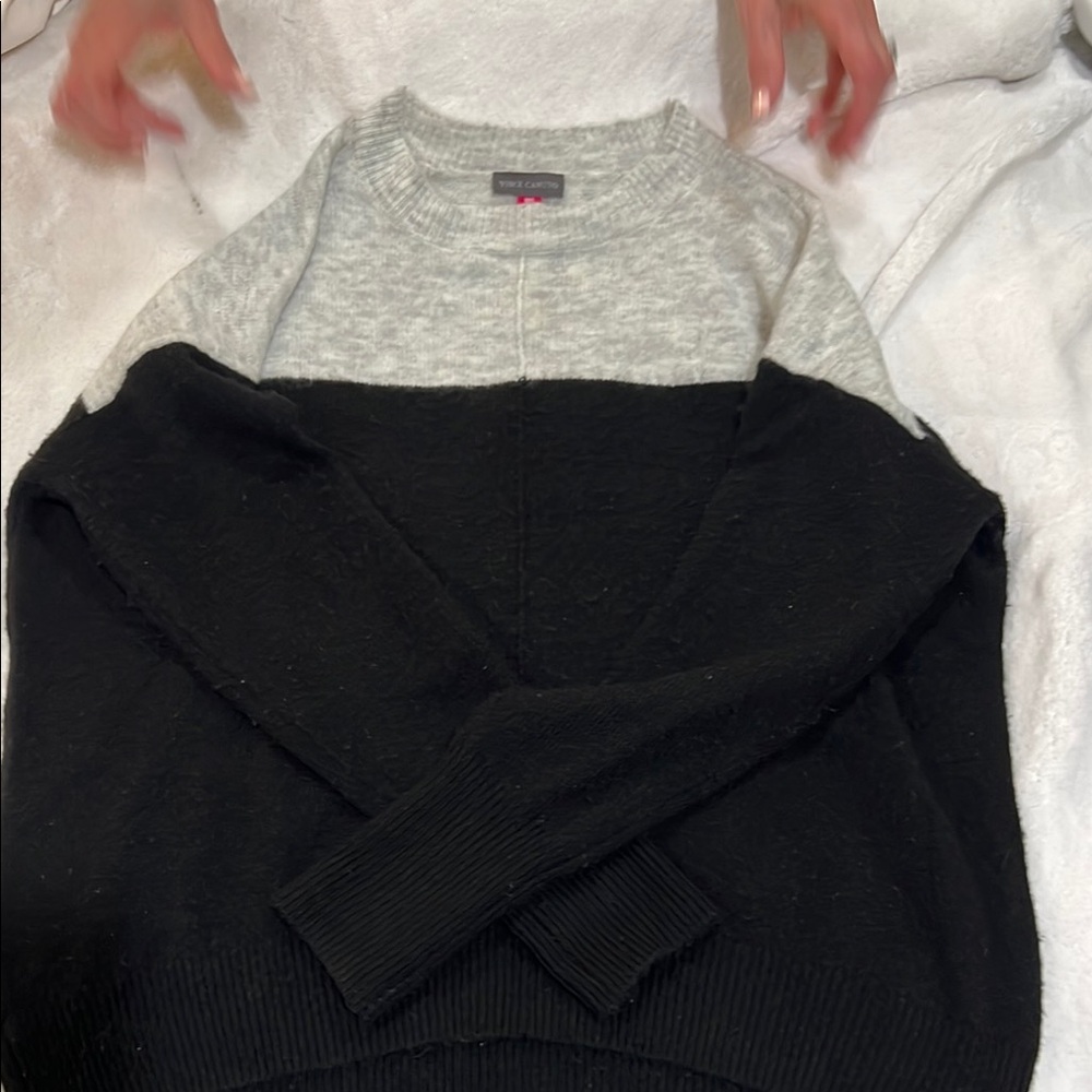 Vince Camuto Black and Gray Crew Neck Sweaters